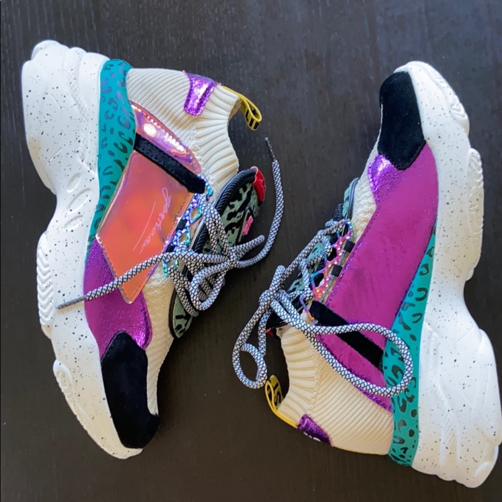 BRAND NEW SHOES